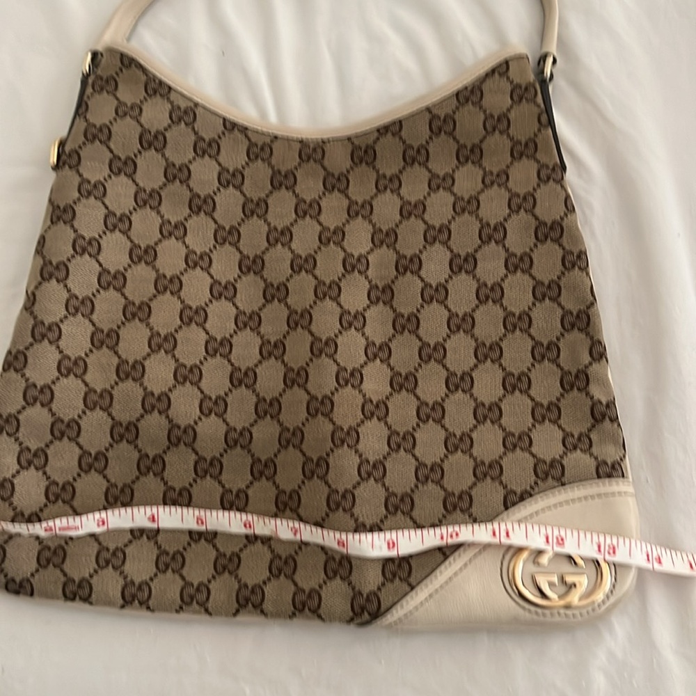 Gucci Beige and Brown Monogram Shoulder Bag - Picture 2 of 11